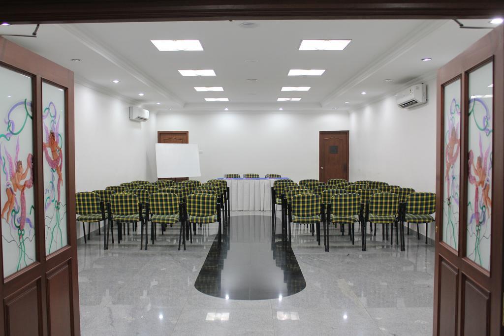Hotel Emerald Park Ченнаї Екстер'єр фото